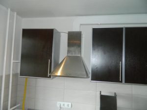 Установка вытяжки на кухне в Дегтярске