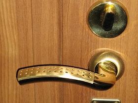 Замена дверной ручки входной двери в Дегтярске